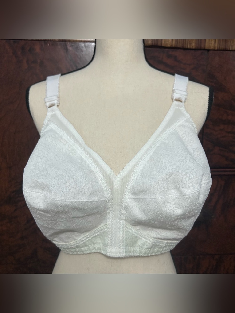 Playtex 18 Hour Classic Support Wirefree White Bra 44C Style 20 NWOT